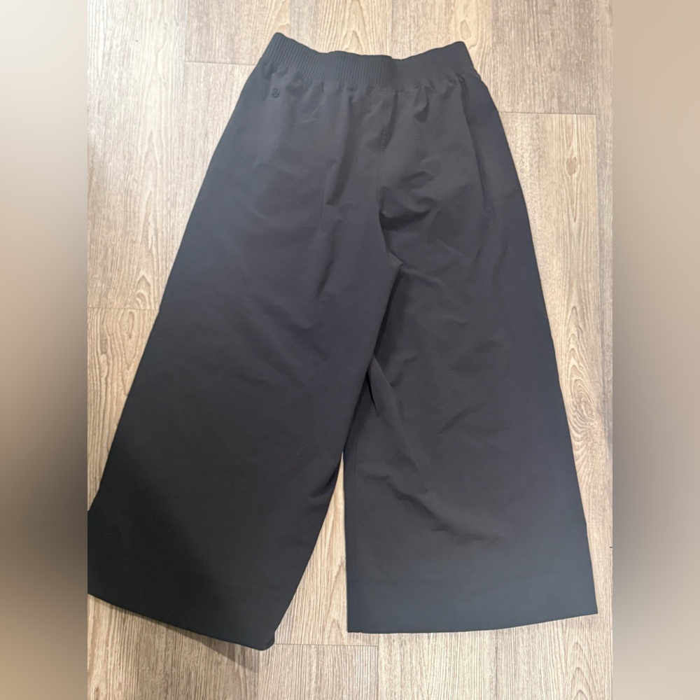 Lululemon Stretch-Woven High Rise Wide-Leg Cropped Pants - Black - L